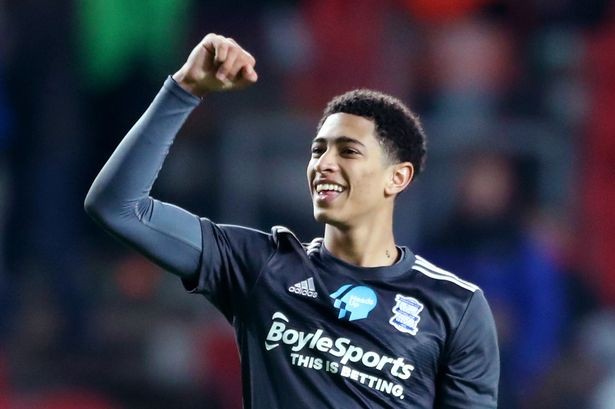 西班牙青训球队开除4名U16球员，他们曾为泄愤持刀威胁对手（因赛后泄愤持刀恐吓对手，西班牙一青训队解雇4名U16球员）