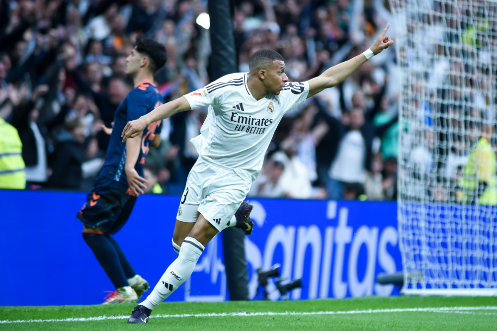 单节20+得分历史前十：KD落榜，东契奇27场，哈登32场，库里43场，詹姆斯呢（单节20+场次历史前十：库里43场领跑，哈登32场、东契奇27场，KD无缘，詹姆斯呢？）