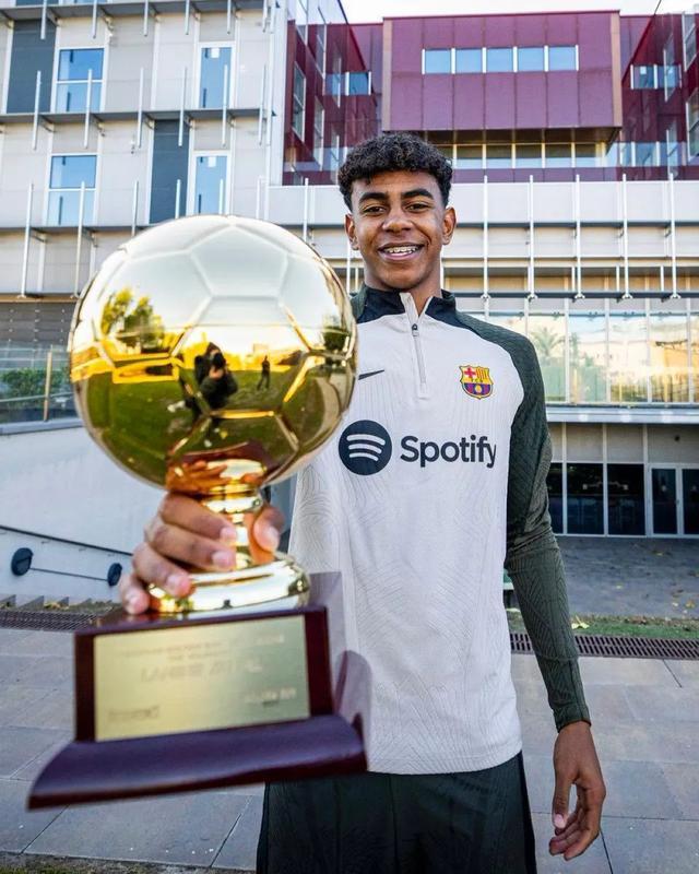 利物浦直接加点钱拿维尔茨去和皇马换修斯算了（利物浦再添点转会费，用维尔茨同皇马交换维尼修斯不就行了）