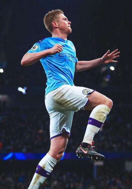 C罗被罚下后，爱尔兰一酒吧盛况：球迷鼓掌庆祝+击掌拥抱（C罗染红后，爱尔兰酒吧沸腾：球迷鼓掌欢呼、击掌相拥）