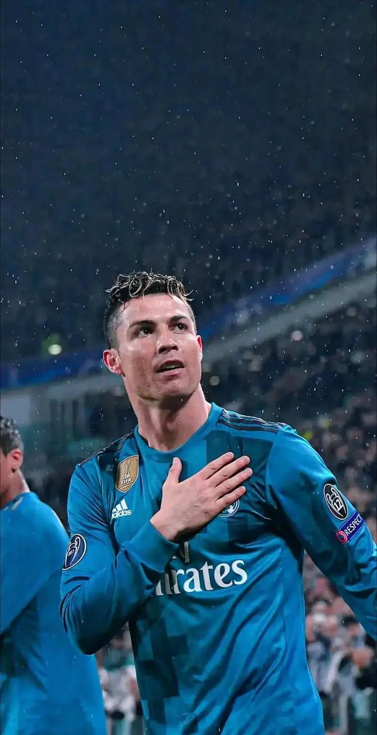 意大利上一场参加世界杯的首发11人：6人已退役，2人无球队（意大利上次世界杯首发11人中，6人已退役，2人暂无球队）