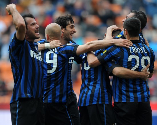 世体：法兰克福球迷在诺坎普制造骚乱，巴萨要求经济赔偿（世体：诺坎普爆发法兰克福球迷骚动，巴萨拟追索经济赔偿）