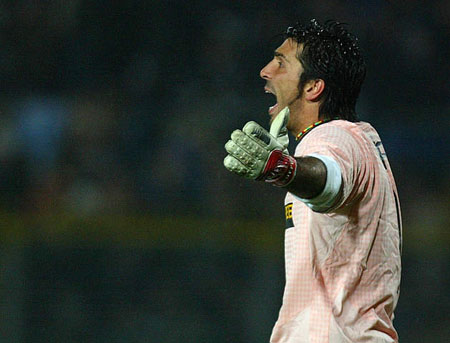 世预赛拒绝和第四官员握手，德拉富恩特：我想公开道歉（德拉富恩特就世预赛拒与第四官员握手一事公开道歉）