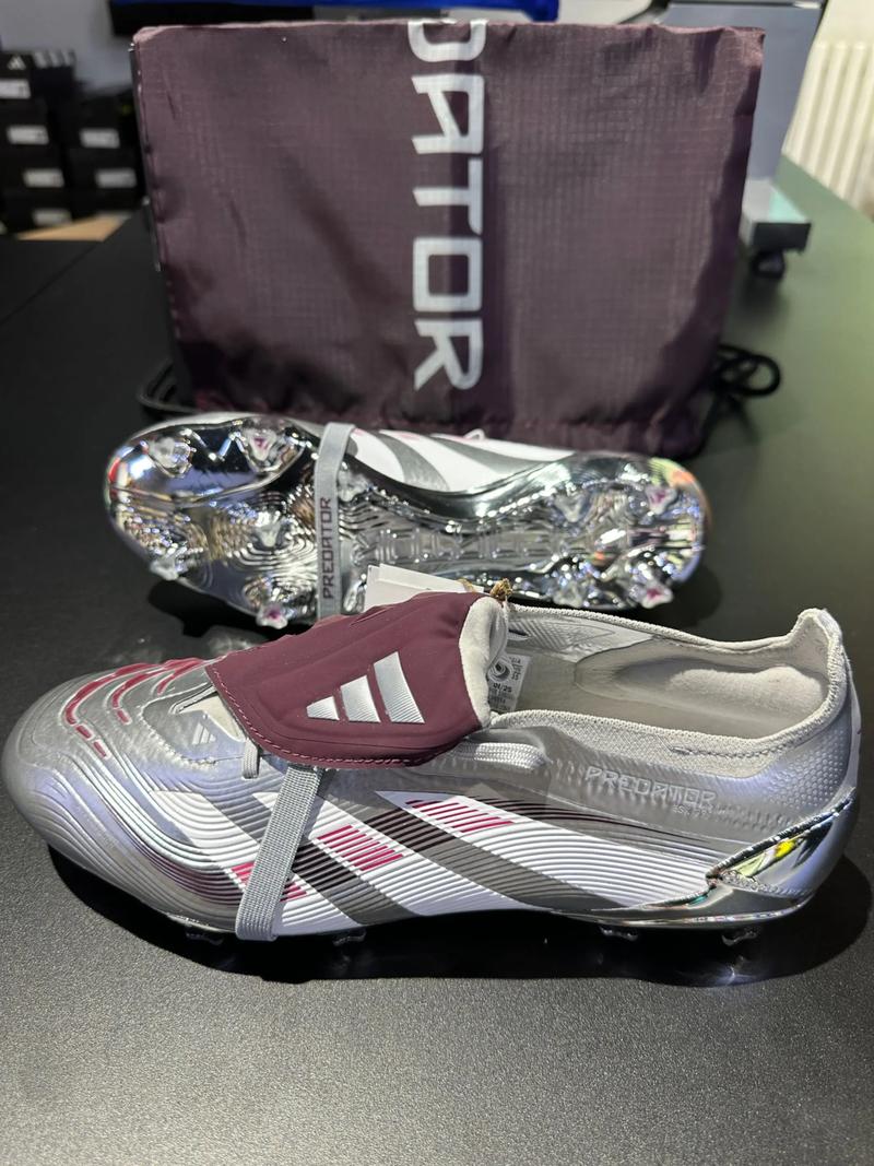 亚马尔被换下后不太高兴？弗里克打趣：下场我就让亚马尔替补（亚马尔被换下显不悦？弗里克笑称：下一场就让他坐板凳）