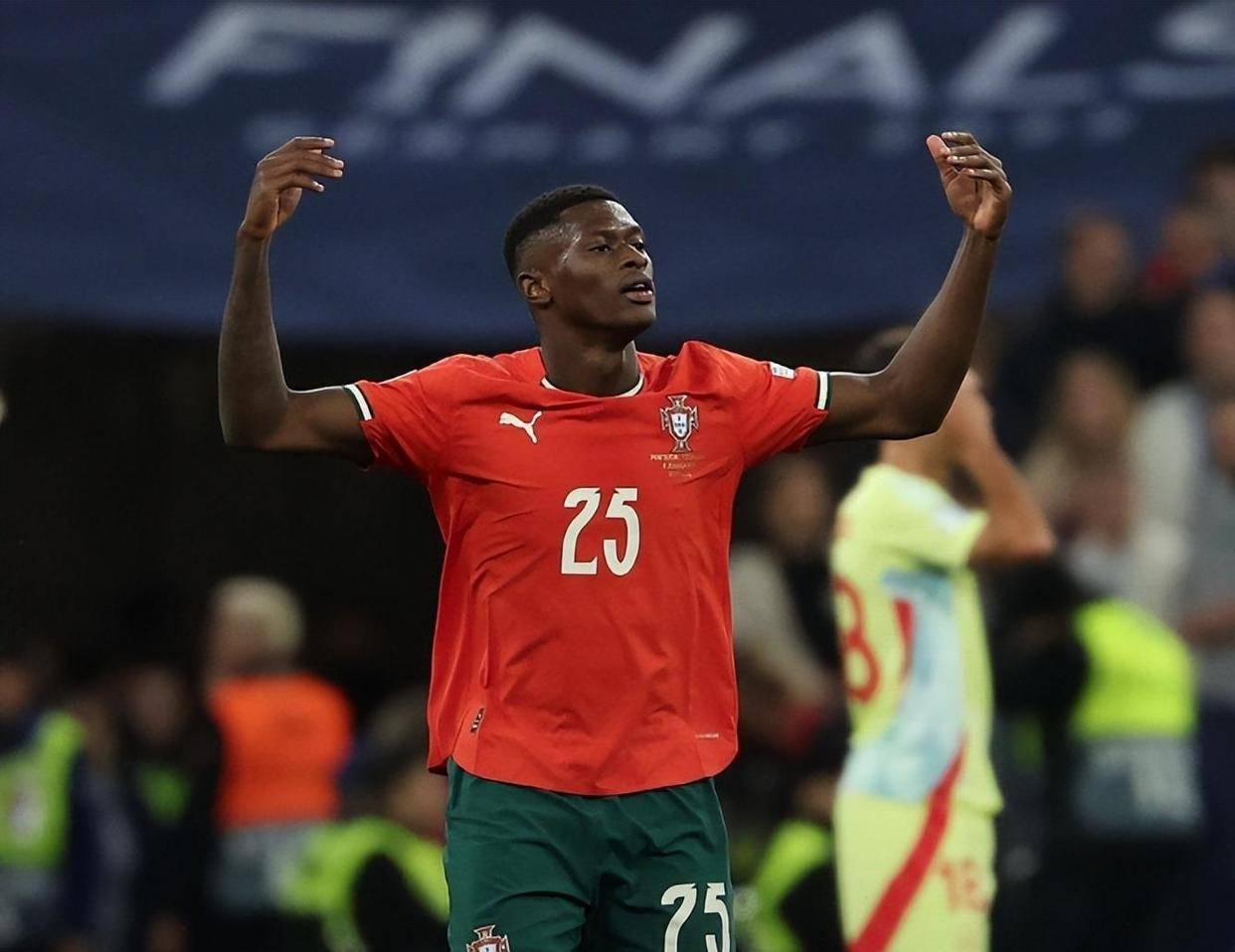 手感下滑！布伦森首节8中5拿16分&次节4中0（由热转冷！布伦森首节8投5中砍16分，次节4投0中）