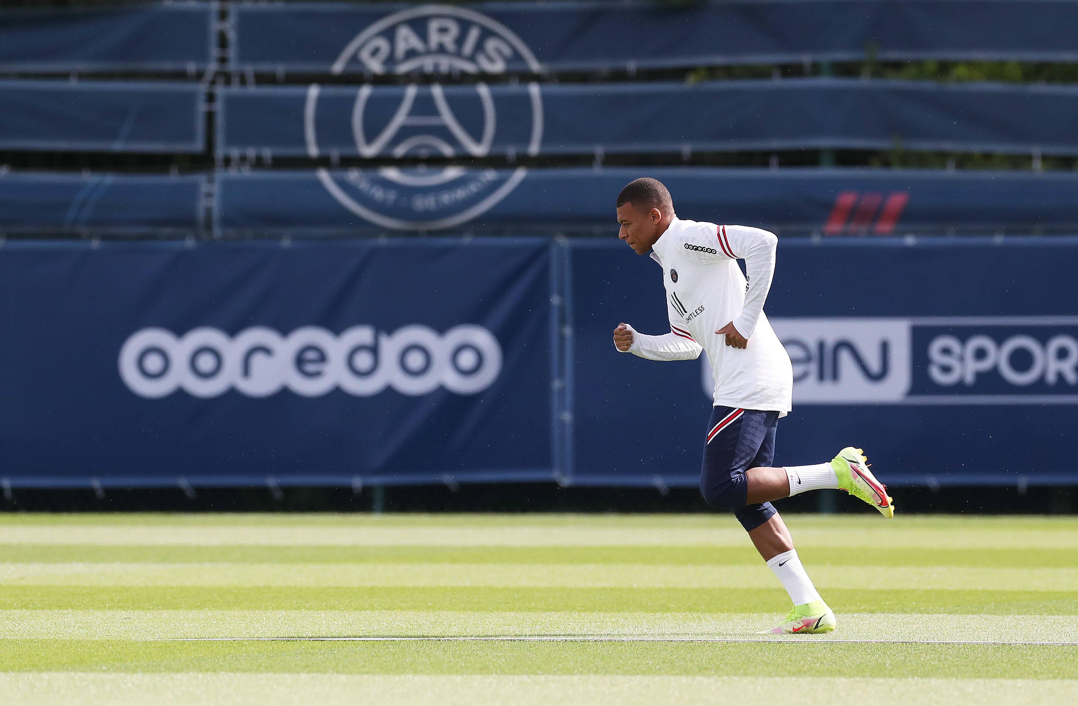 斯帕莱蒂：总体来说对球队满意；库普梅纳斯的表现帮了我大忙（斯帕莱蒂：对球队整体表现满意，库普梅纳斯的发挥给予我极大帮助）