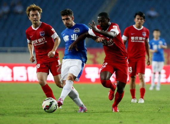 奥纳纳想回曼联遭拒绝，明夏或2000万转会沙特！要求加薪原因曝光（奥纳纳回归曼联无望：明夏或2000万转投沙特，加薪诉求缘由曝光）