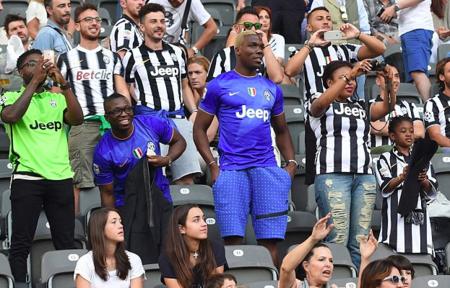 日本队官宣与英格兰友谊赛并晒出森保一与图赫尔合影：伦敦见（日本队宣布将赴伦敦与英格兰进行友谊赛，森保一与图赫尔合影曝光：伦敦见）