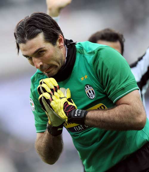 西甲报告显示，毕包主场球迷多次喊骂维尼修斯、阿森西奥口号（西甲通报：毕尔巴鄂主场球迷多次辱骂维尼修斯与阿森西奥）