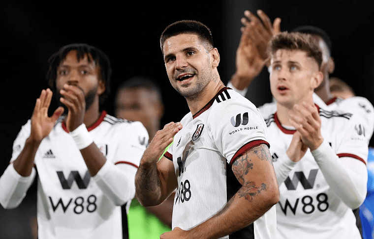 记者：申花将给球员放短假，12月2日重新集中备战广岛三箭（记者：申花安排球员短暂休整，12月2日再度集结备战广岛三箭）