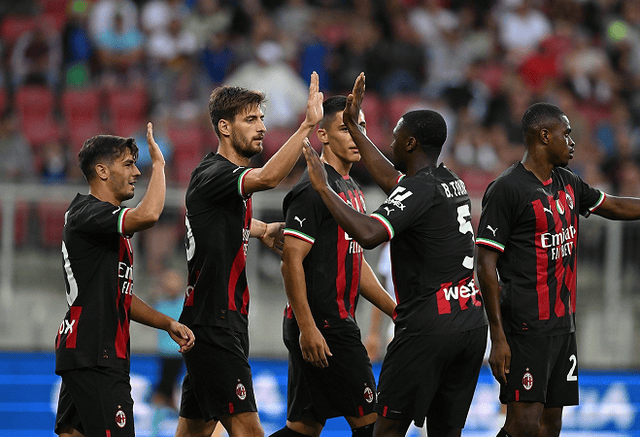 欧冠赛场精彩瞬间：皇马主场2-0取胜,（欧冠名场面：皇马主场2-0完胜）