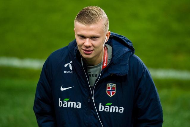 这什么越位线？防线问题or中场问题，弗里克为何矜持自负？（越位线离谱？病灶在后防还是中场，弗里克为何矜持又自负）