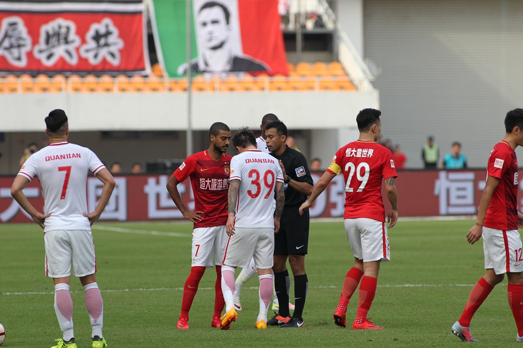 奥莱报列五大联赛有美资背景的俱乐部：共24家，英超有9家（奥莱报盘点五大联赛美资俱乐部：共24家，英超占9席）