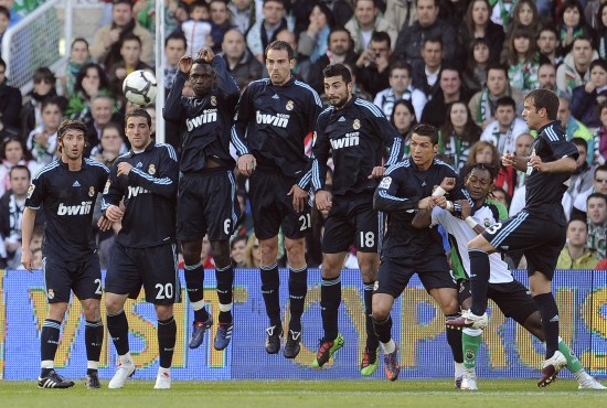 收藏级回忆：我的齐达内与 26 年绿茵时光（珍藏版记忆：与齐达内相伴的26年足球人生）