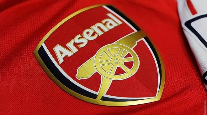 用冠军告别！雷速海报：布斯克茨&阿尔巴完成最后一舞，正式退役（以冠军谢幕！雷速海报：布斯克茨与阿尔巴上演最后一舞，正式挂靴）