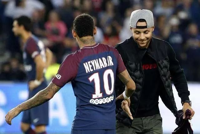 赞布罗塔：尤文必须相信弗拉霍维奇，他重新成为强大的前锋（赞布罗塔：尤文应信任弗拉霍维奇，他正重拾强力前锋的状态）